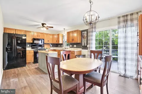 Kitchen - 20 Pebble Creek Dr, Lititz, PA 17543 photo 2 of 5