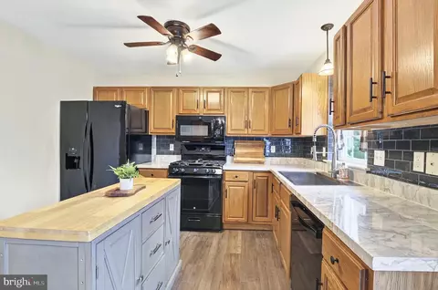 Kitchen - 20 Pebble Creek Dr, Lititz, PA 17543 photo 4 of 5
