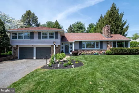 247 Murry Hill Dr, Lancaster, PA 17601