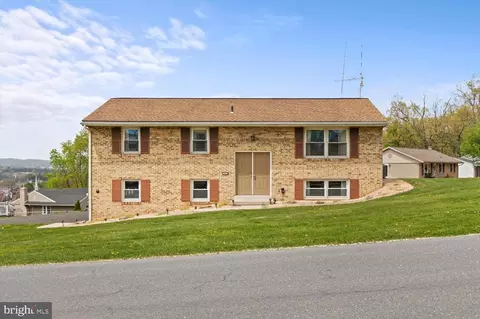 10 E Summit Dr, Stevens, PA 17578