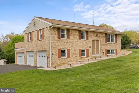 10 E Summit Dr, Stevens, PA 17578 photo 2