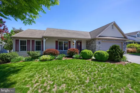 924 Cambridge Dr, Manheim, PA 17545