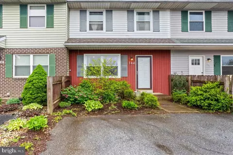 144 Maplewood Ln, Marietta, PA 17547