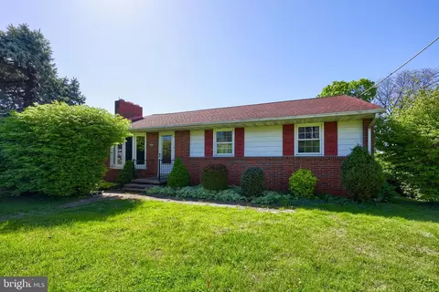 2422 New Holland Pike, Lancaster, PA 17601