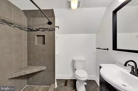 Bath - 521 Hummingbird Dr, Lititz, PA 17543 photo 4 of 5
