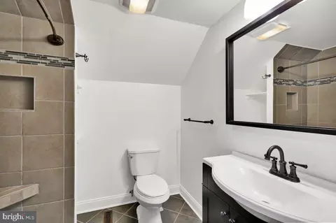 Bath - 521 Hummingbird Dr, Lititz, PA 17543 photo 5 of 5