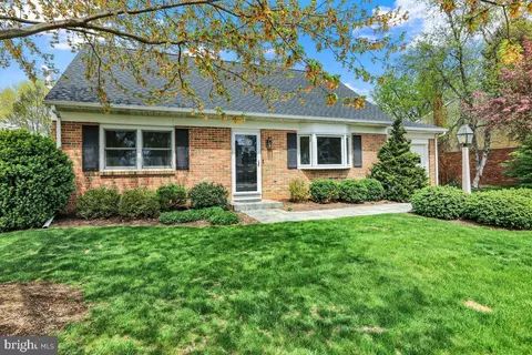 Exterior - 521 Hummingbird Dr, Lititz, PA 17543 photo 4 of 6