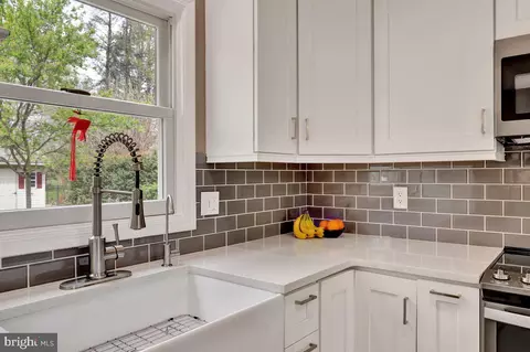 Kitchen - 521 Hummingbird Dr, Lititz, PA 17543 photo 5 of 6