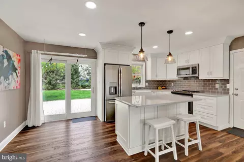 Kitchen - 521 Hummingbird Dr, Lititz, PA 17543 photo 3 of 6