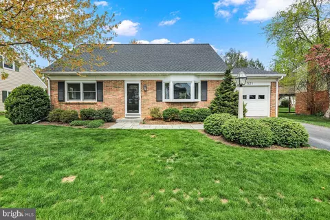 521 Hummingbird Dr, Lititz, PA 17543