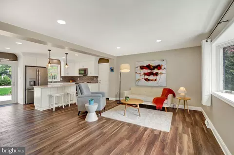 Living - 521 Hummingbird Dr, Lititz, PA 17543 photo 1 of 1