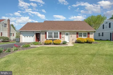 535 W Conestoga St, New Holland, PA 17557