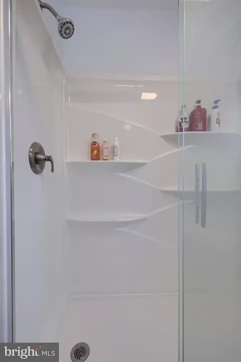 Bath - 206 Eckman Rd, Lancaster, PA 17603 photo 2 of 4