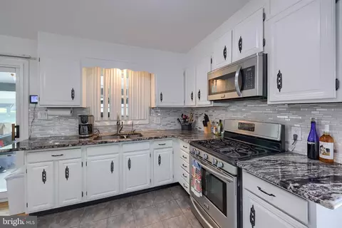 Kitchen - 206 Eckman Rd, Lancaster, PA 17603 photo 2 of 2