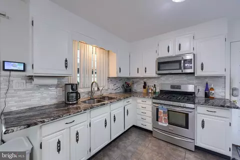 Kitchen - 206 Eckman Rd, Lancaster, PA 17603 photo 1 of 2
