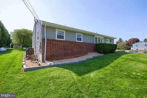 Exterior - 206 Eckman Rd, Lancaster, PA 17603 photo 4 of 12