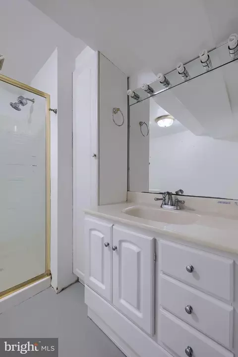 Bath - 206 Eckman Rd, Lancaster, PA 17603 photo 4 of 4