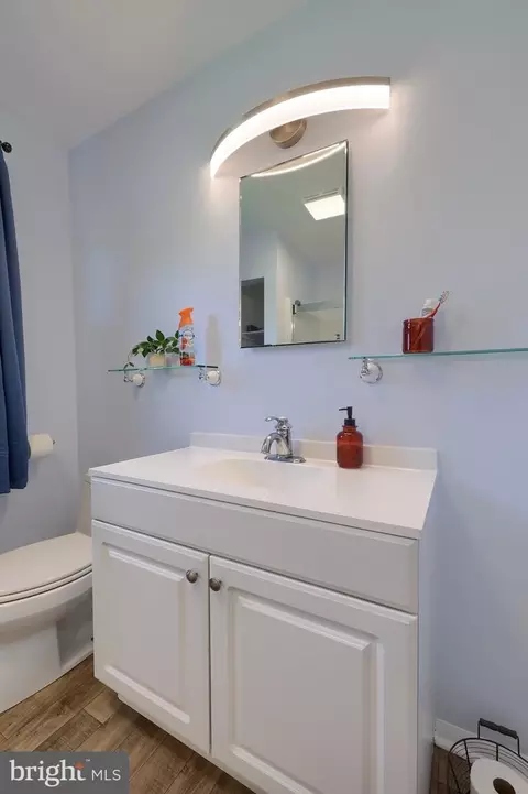 Bath - 206 Eckman Rd, Lancaster, PA 17603 photo 1 of 4