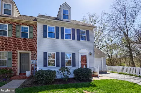 27 Pennwick Dr, Lititz, PA 17543 photo 2
