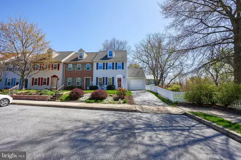 27 Pennwick Dr, Lititz, PA 17543 photo 4