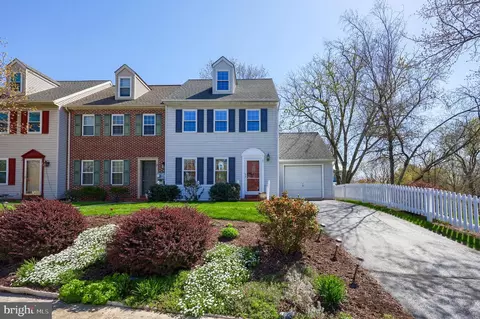 27 Pennwick Dr, Lititz, PA 17543 photo 3