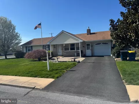 345 W Cedar St, New Holland, PA 17557