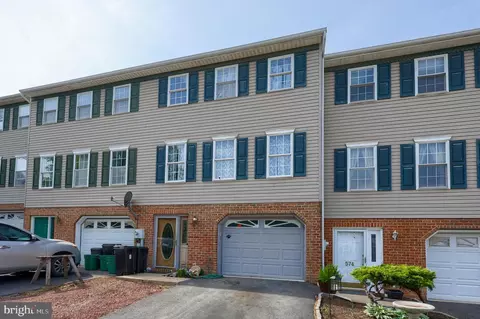 572 Cloverbrook Dr, Ephrata, PA 17522