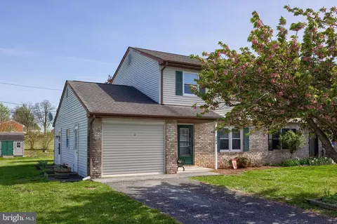 204 Fausnacht Dr, Denver, PA 17517