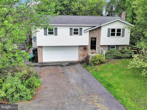 52 Green Acre Rd, Lititz, PA 17543 photo 3
