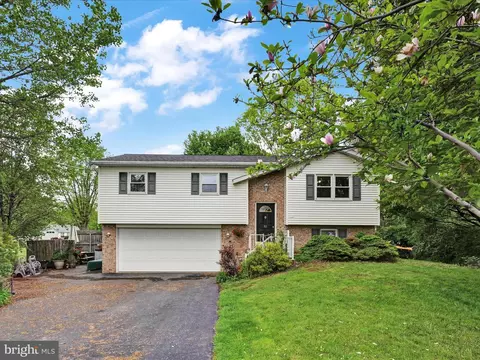 52 Green Acre Rd, Lititz, PA 17543 photo 2