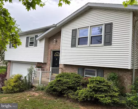 52 Green Acre Rd, Lititz, PA 17543