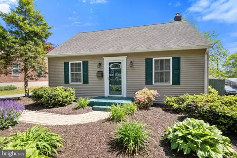 2241 Manor Ridge Dr, Lancaster, PA 17603