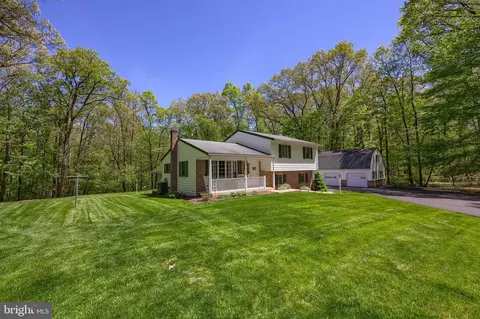 Exterior - 205 Acorn Ln, Lititz, PA 17543 photo 5 of 12