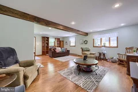 Living - 205 Acorn Ln, Lititz, PA 17543 photo 3 of 4