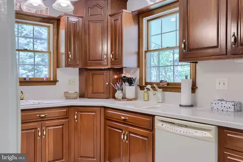 Kitchen - 205 Acorn Ln, Lititz, PA 17543 photo 3 of 4