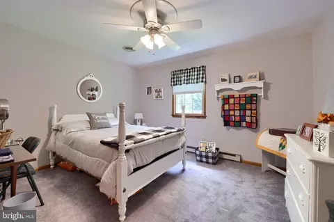 Bedroom - 205 Acorn Ln, Lititz, PA 17543 photo 3 of 4