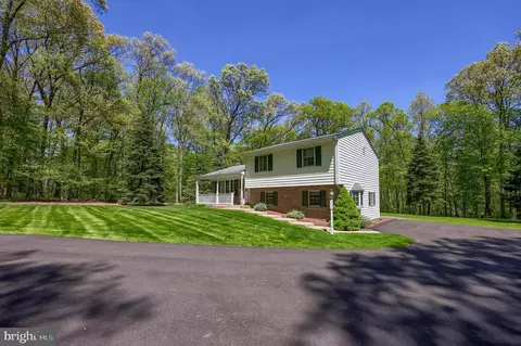 Exterior - 205 Acorn Ln, Lititz, PA 17543 photo 4 of 12