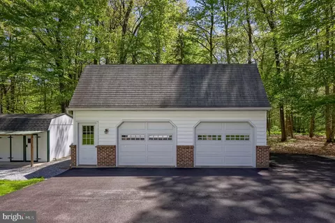 Exterior - 205 Acorn Ln, Lititz, PA 17543 photo 10 of 12