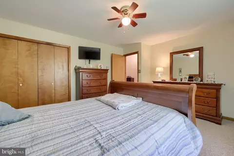 Bedroom - 205 Acorn Ln, Lititz, PA 17543 photo 2 of 4