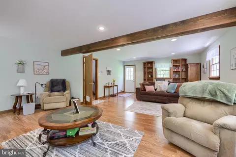 Living - 205 Acorn Ln, Lititz, PA 17543 photo 2 of 4