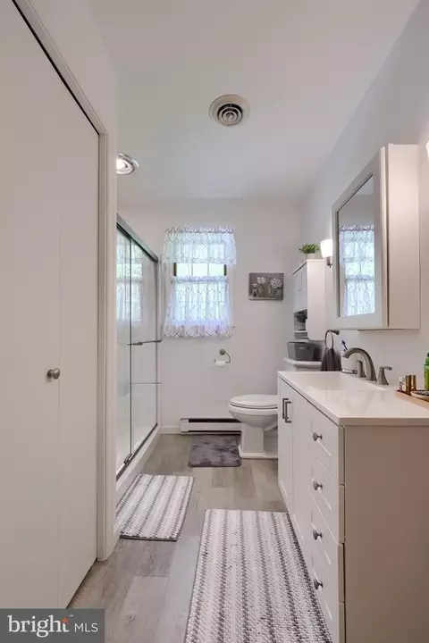 Bath - 205 Acorn Ln, Lititz, PA 17543 photo 1 of 1