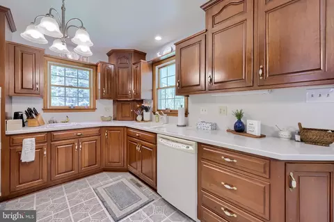 Kitchen - 205 Acorn Ln, Lititz, PA 17543 photo 1 of 4