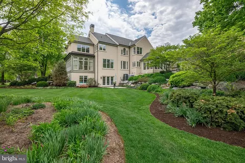 Exterior - 901 Greenside Dr, Lititz, PA 17543 photo 4 of 8