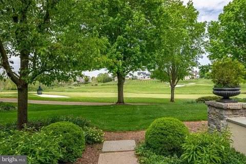 Exterior - 901 Greenside Dr, Lititz, PA 17543 photo 7 of 8