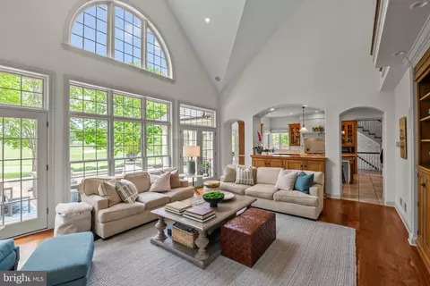 Living - 901 Greenside Dr, Lititz, PA 17543 photo 3 of 4