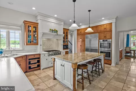 Kitchen - 901 Greenside Dr, Lititz, PA 17543 photo 3 of 4