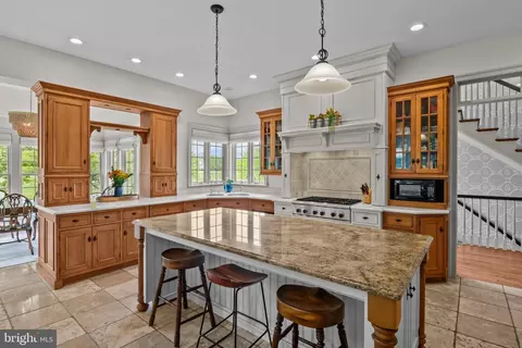 Kitchen - 901 Greenside Dr, Lititz, PA 17543 photo 2 of 4