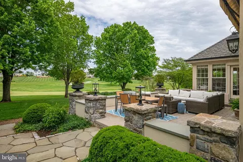 Exterior - 901 Greenside Dr, Lititz, PA 17543 photo 6 of 8