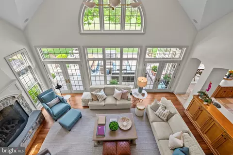 Living - 901 Greenside Dr, Lititz, PA 17543 photo 4 of 4