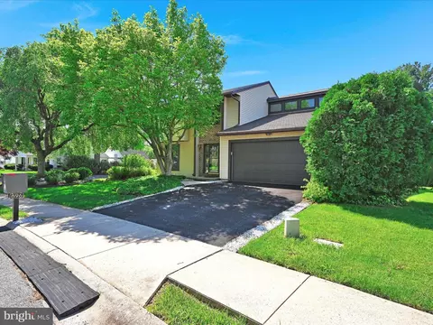 896 Salisbury Ct, Lancaster, PA 17601